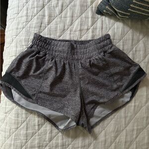 Lululemon heathered grey hotty hots 2.5 size 2